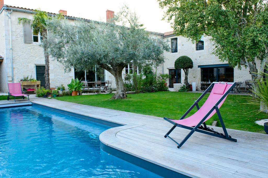 Un Banc Au Soleil Bed & Breakfast Marsilly  Exterior photo